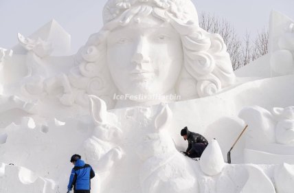 Процесс создания снежной скульптуры, Харбин