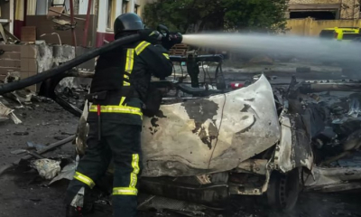 У Миколаєві через невідому вибухівку запалали автомобілі: постраждали п′ять рятувальників